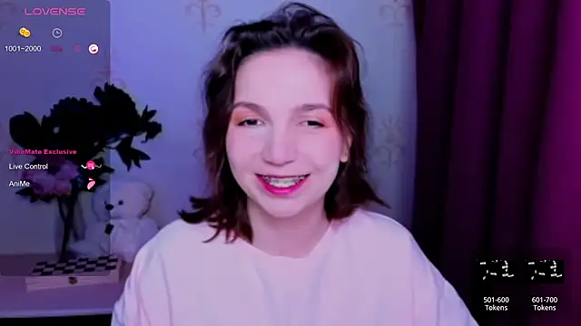 KindHazelHere  online show from April 2026 11:17:01 PM