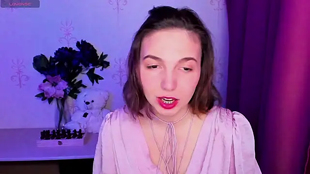 KindHazelHere  online show from February 2026 07:00:01 PM