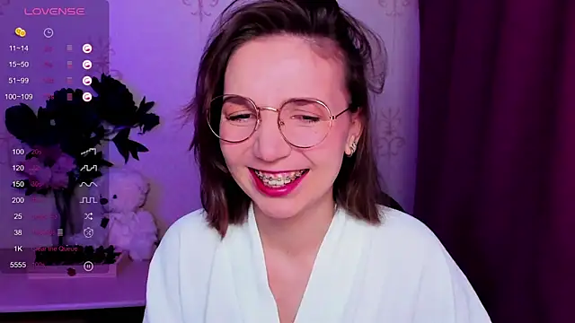 KindHazelHere  online show from March 2026 12:21:01 AM