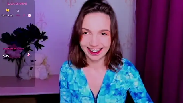 KindHazelHere  online show from June 2026 06:23:01 PM