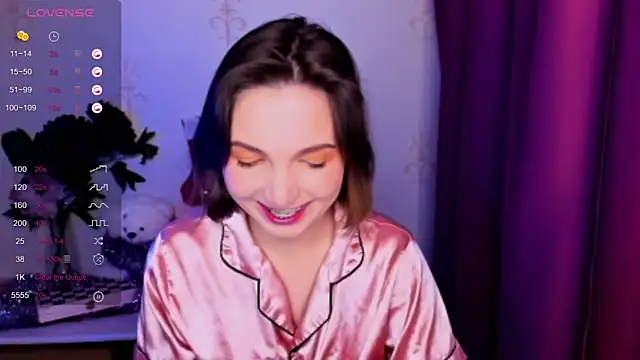 KindHazelHere  online show from December 2025 06:09:02 PM