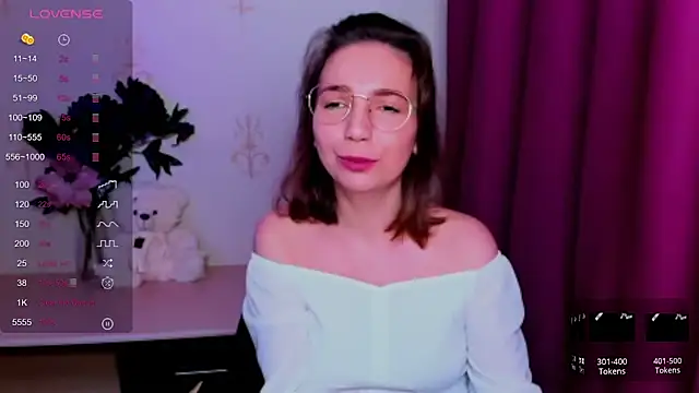 KindHazelHere  online show from May 2026 05:47:01 AM