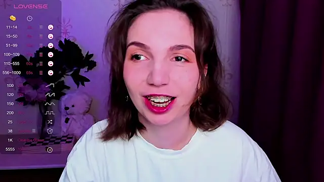 KindHazelHere  online show from April 2026 10:22:01 PM