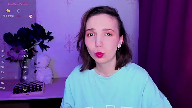 KindHazelHere  online show from March 2026 10:35:01 PM