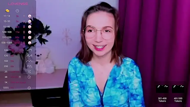 KindHazelHere  online show from May 2026 06:23:01 PM