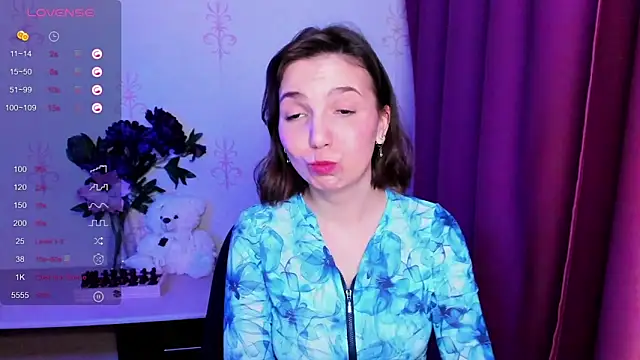 KindHazelHere  online show from February 2026 09:10:02 PM