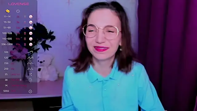 KindHazelHere  online show from May 2026 10:30:02 PM