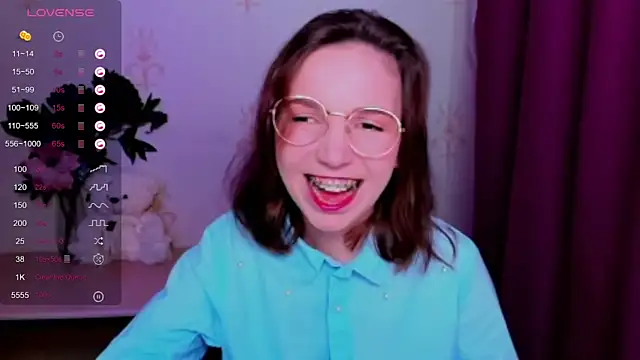 KindHazelHere  online show from June 2026 07:19:01 PM