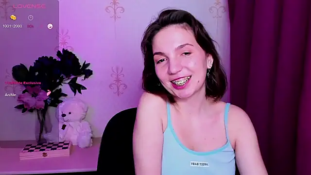 KindHazelHere  online show from April 2026 11:17:01 AM