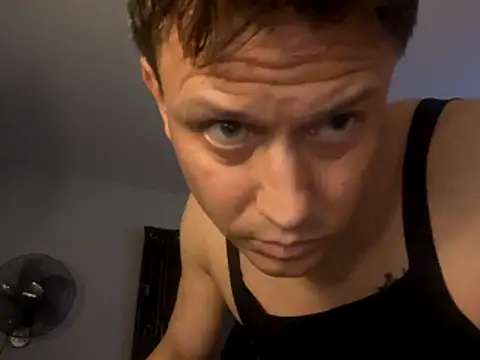 Snapshot of LiamDean20 chatting on December 2025 10:16:01 PM LiamDean20 online show from December 2025 10:16:01 PM