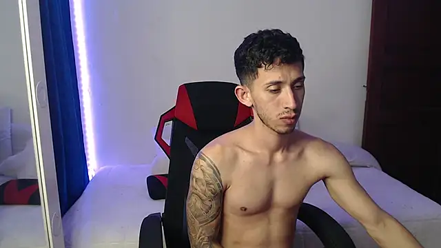 Snapshot of stevenSEX123 chatting on March 2025 05:39:01 AM stevenSEX123 online show from March 2025 05:39:01 AM