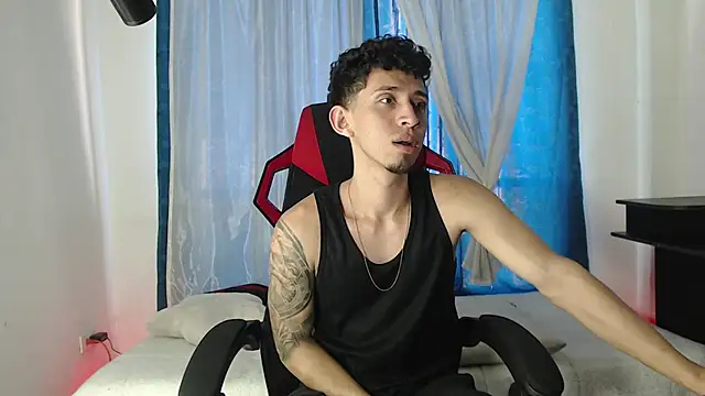 Snapshot of stevenSEX123 chatting on November 2025 07:18:02 PM stevenSEX123 online show from November 2025 07:18:02 PM