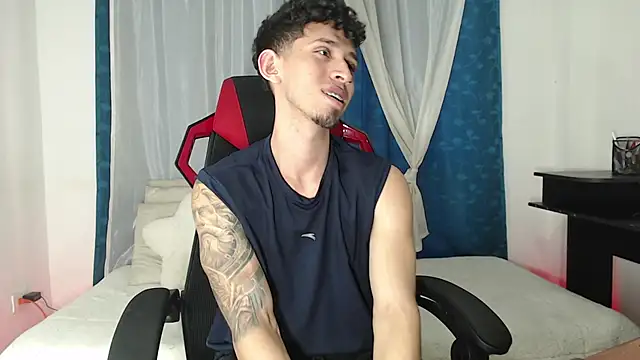 Snapshot of stevenSEX123 chatting on November 2025 10:24:02 PM stevenSEX123 online show from November 2025 10:24:02 PM