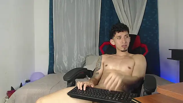 Snapshot of stevenSEX123 chatting on October 2025 06:03:01 AM stevenSEX123 online show from October 2025 06:03:01 AM