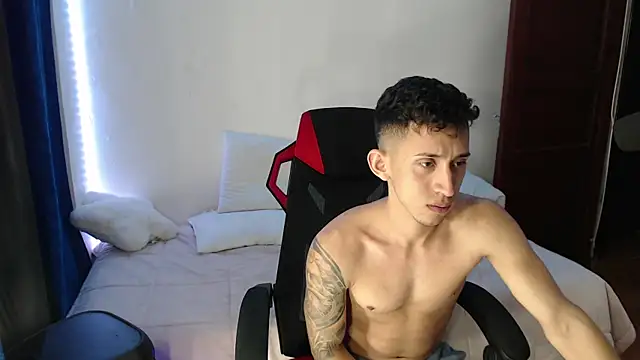 Snapshot of stevenSEX123 chatting on February 2025 12:20:02 AM stevenSEX123 online show from February 2025 12:20:02 AM