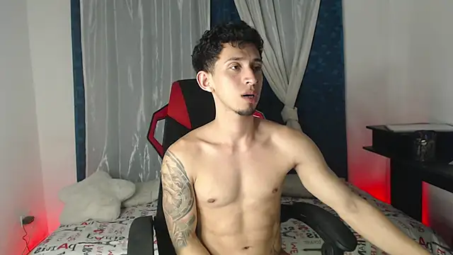 Snapshot of stevenSEX123 chatting on September 2025 07:04:02 AM stevenSEX123 online show from September 2025 07:04:02 AM