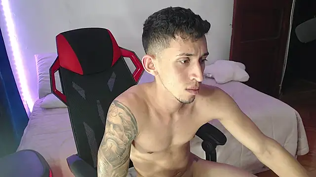 Snapshot of stevenSEX123 chatting on January 2025 01:16:01 AM stevenSEX123 online show from January 2025 01:16:01 AM