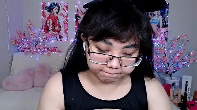 Snapshot of Moertomlly chatting on March 2026 04:10:02 AM Moertomlly online show from March 2026 04:10:02 AM