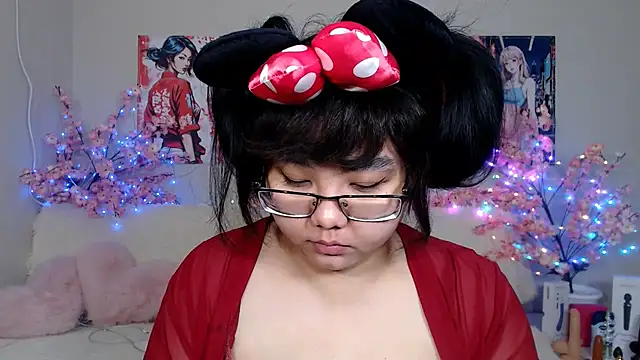 Snapshot of Moertomlly chatting on April 2026 04:13:02 AM Moertomlly online show from April 2026 04:13:02 AM