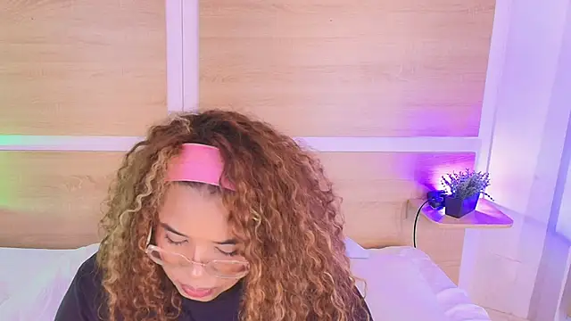  nickypurple  online show from February 2026 07:03:01 PM