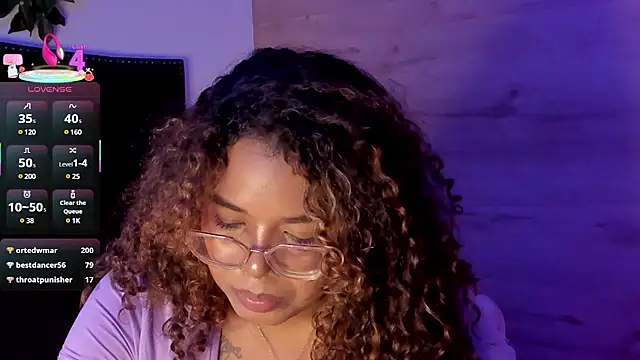 Snapshot of _nickypurple_ chatting on March 2025 06:23:01 PM nickypurple online show from March 2025 06:23:01 PM