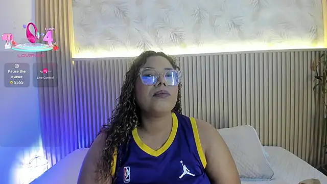  nickypurple  online show from January 2026 01:04:01 PM