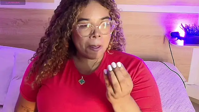 Snapshot of _nickypurple_ chatting on October 2025 07:04:02 PM nickypurple online show from October 2025 07:04:02 PM