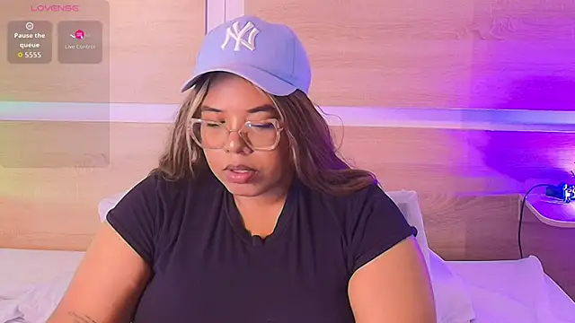  nickypurple  online show from March 2026 06:32:02 PM