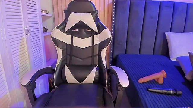 Snapshot of ashlye_miller_ chatting on December 2025 04:01:01 AM ashlye miller online show from December 2025 04:01:01 AM