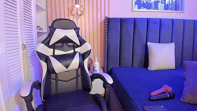 Snapshot of ashlye_miller_ chatting on January 2026 04:28:02 AM ashlye miller online show from January 2026 04:28:02 AM