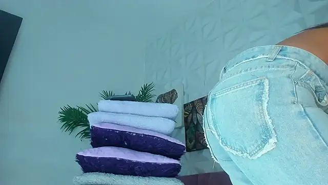 Hellen Sky online show from January 2026 07:09:01 PM