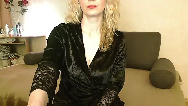 Natasha Nannette online show from December 2025 06:51:02 PM