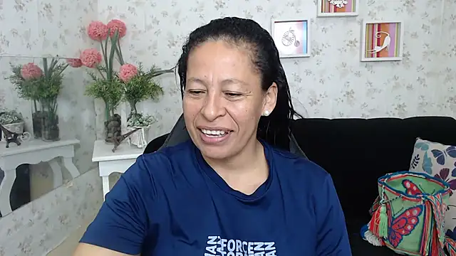 Snapshot of mature_martina chatting on March 2025 12:04:01 PM mature martina online show from March 2025 12:04:01 PM