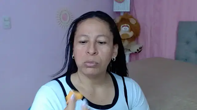 Snapshot of mature_martina chatting on October 2025 07:48:01 PM mature martina online show from October 2025 07:48:01 PM