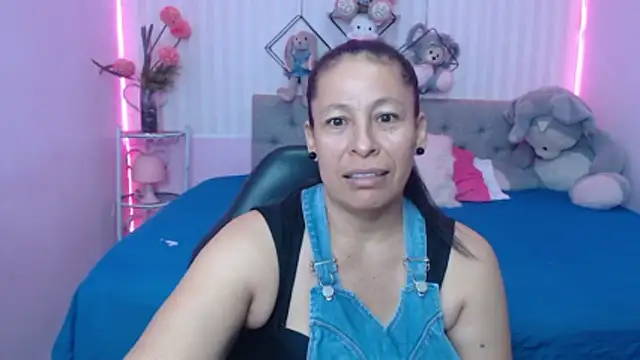 mature martina online show from May 2026 12:00:02 PM
