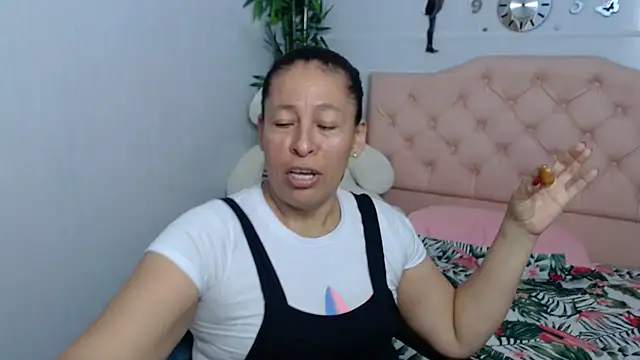 Snapshot of mature_martina chatting on September 2025 11:00:01 PM mature martina online show from September 2025 11:00:01 PM