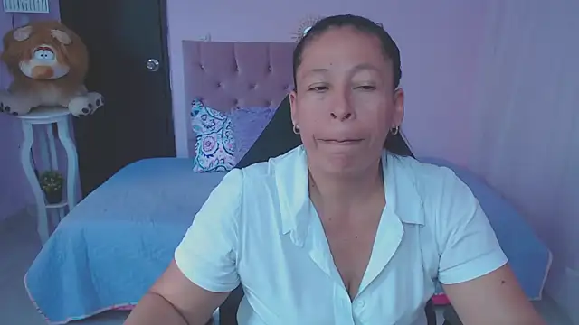 Snapshot of mature_martina chatting on February 2026 07:03:01 PM mature martina online show from February 2026 07:03:01 PM