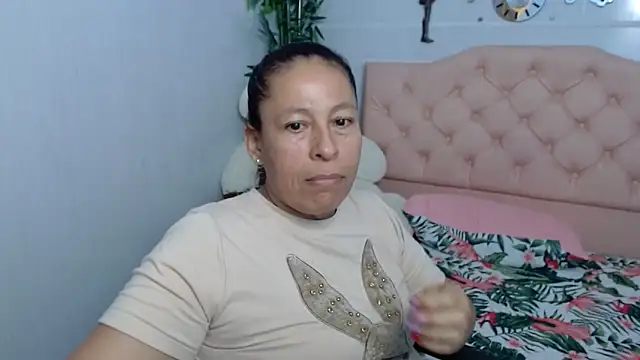 Snapshot of mature_martina chatting on September 2025 11:11:01 PM mature martina online show from September 2025 11:11:01 PM