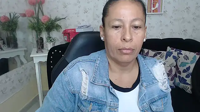 Snapshot of mature_martina chatting on March 2025 12:06:02 PM mature martina online show from March 2025 12:06:02 PM