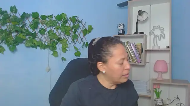 mature martina online show from December 2025 07:12:01 PM