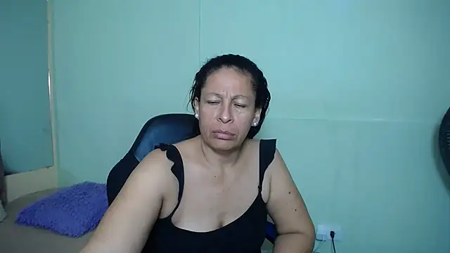 Snapshot of mature_martina chatting on February 2025 10:05:02 AM mature martina online show from February 2025 10:05:02 AM