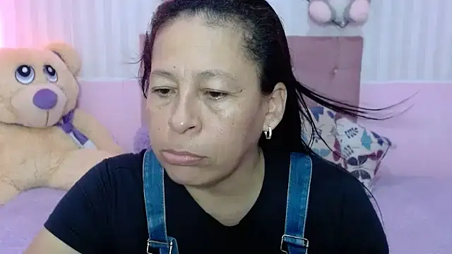 mature martina online show from November 2025 05:57:02 PM