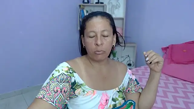 mature martina online show from October 2025 09:59:01 PM