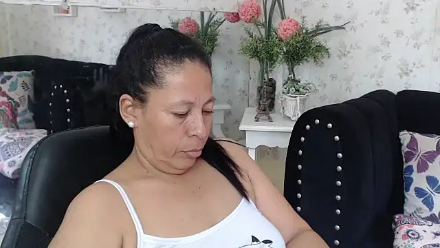 Snapshot of mature_martina chatting on March 2025 09:24:01 PM mature martina online show from March 2025 09:24:01 PM
