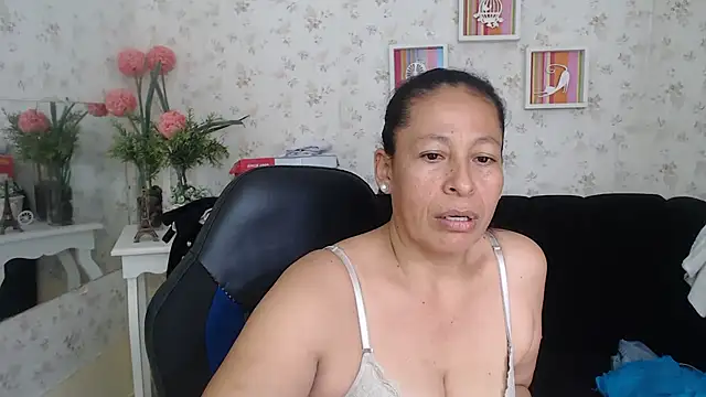 Snapshot of mature_martina chatting on March 2025 06:18:01 PM mature martina online show from March 2025 06:18:01 PM