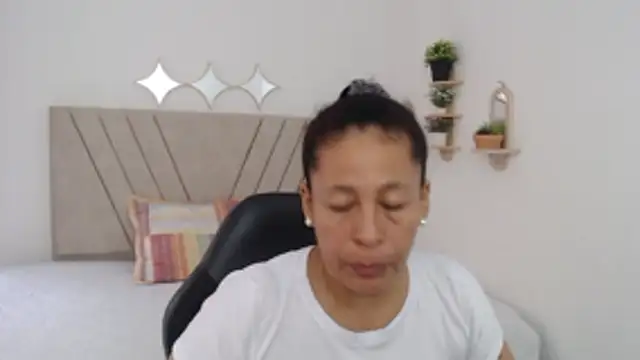 mature martina online show from March 2026 08:00:02 PM