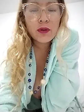 Snapshot of luli222 chatting on May 2026 04:21:01 PM luli222 online show from May 2026 04:21:01 PM