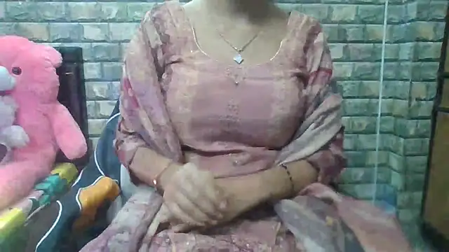 Snapshot of Sexy_iknoor chatting on October 2025 04:36:01 AM Sexy iknoor online show from October 2025 04:36:01 AM