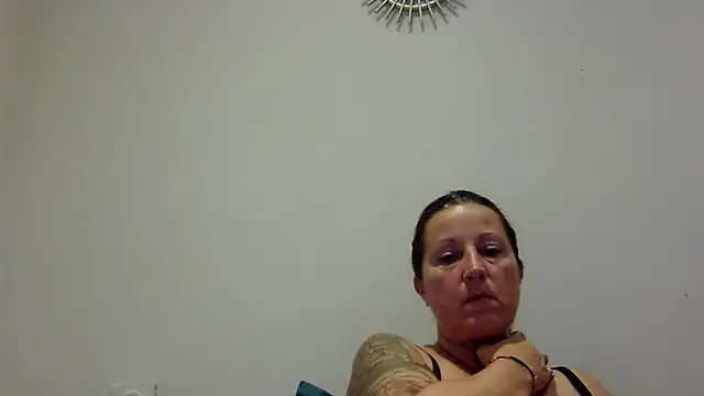 Snapshot of feline27 chatting on October 2025 08:52:02 PM feline27 online show from October 2025 08:52:02 PM