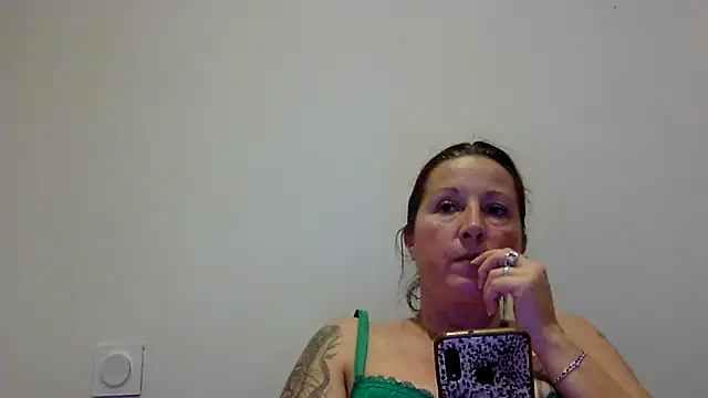 Snapshot of feline27 chatting on October 2025 07:14:01 PM feline27 online show from October 2025 07:14:01 PM